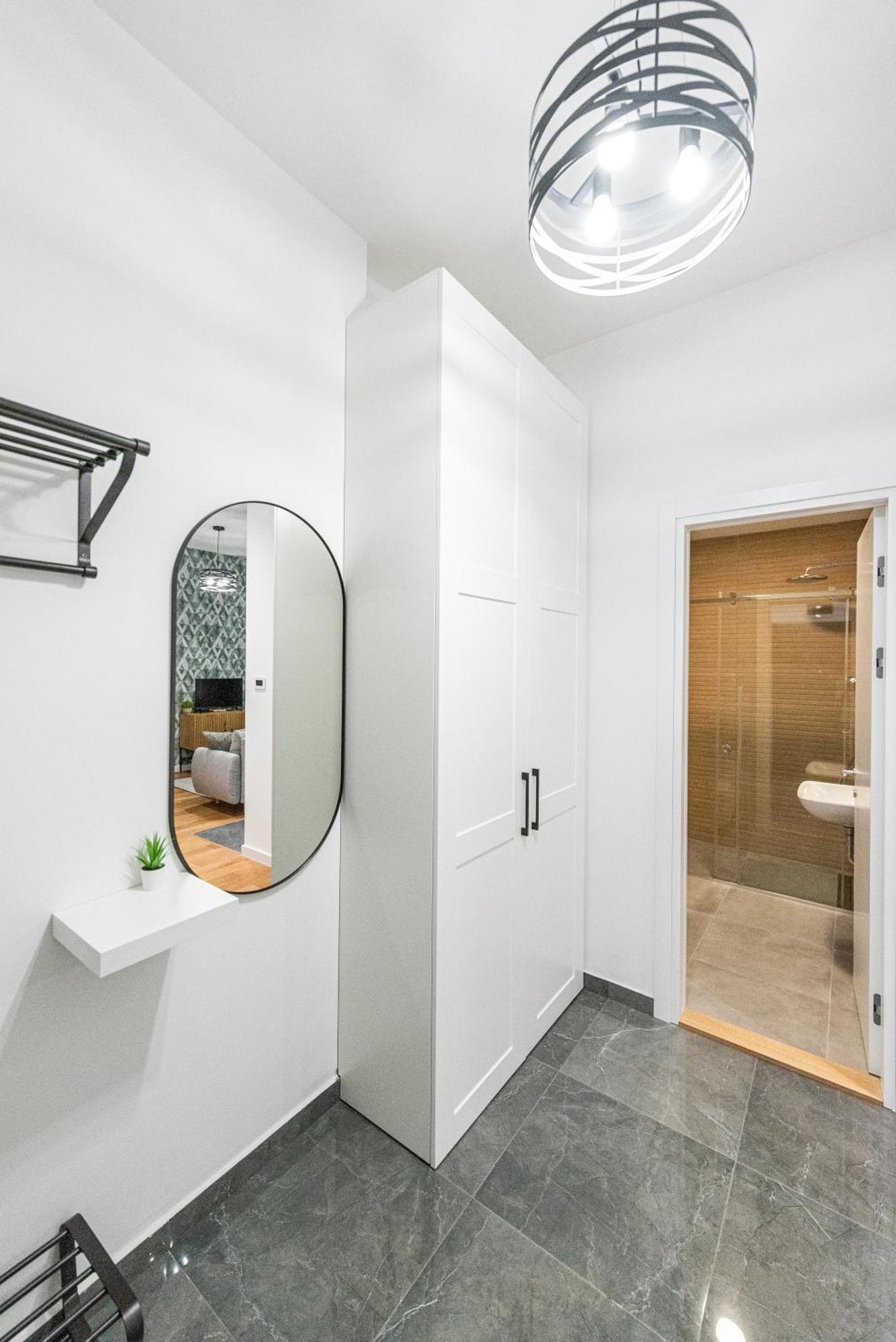 Vertigo One Bedroom Apartment - Free Private Parking-Fast Wi-Fi Novi Sad Exterior foto